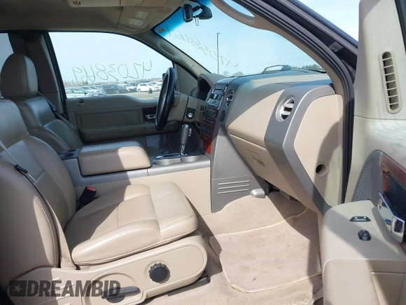 2006 Ford F-150 XLT with VIN 1FTPX12536NA71374, listed as a IAAI auction lot 42038669 with 257,323 mi miles. Bid and sale history available at carsss.com. Image 5.