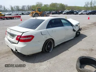 2010 Mercedes-Benz E 550 Luxury z VIN WDDHF7CBXAA104956, wystawiony jako IAAI lot #42159368 z przebiegiem 163 926 mil mil oraz . Historia ofert i sprzedaży dostępna na DreamBid. Obrazek 4.