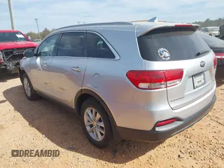 2018 Kia Sorento LX z VIN 5XYPG4A33JG417196, wystawiony jako IAAI lot #41816375 z przebiegiem 115 852 mil mil oraz . Historia ofert i sprzedaży dostępna na DreamBid. Obrazek 3.