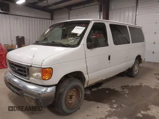 2007 Ford Econoline Passenger XL with VIN 1FBNE31LX7DA05134, listed as a IAAI auction lot 42038705 with 139,329 mi miles. Bid and sale history available at carsss.com. Image 2.