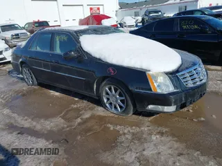2010 Cadillac DTS 1SC z VIN 1G6KD5EY6AU101887, wystawiony jako IAAI lot #40894141 z przebiegiem 147 896 mil mil oraz . Historia ofert i sprzedaży dostępna na DreamBid. Obrazek 1.