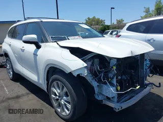 2021 Toyota Highlander Hybrid Limited with VIN 5TDXBRCH7MS039802, listed as a IAAI auction lot 42433527 with 40,657 mi miles and . Bid and sale history available at DreamBid. Image 1.