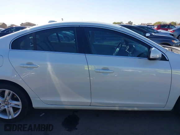 2015 Volvo S60 T5 Drive-E Premier z VIN YV140MFB4F2301427, wystawiony jako IAAI lot #41677045 z przebiegiem 103 262 mil mil oraz . Historia ofert i sprzedaży dostępna na DreamBid. Obrazek 14.