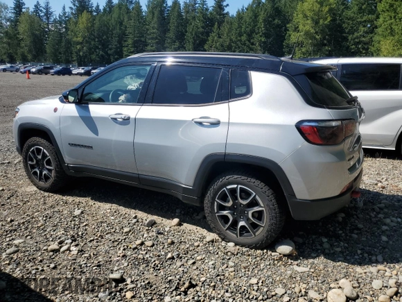2024 Jeep Compass Trailhawk z VIN 3C4NJDDN8RT145058, wystawiony jako Copart lot #64108975 z przebiegiem 28 737 mil mil oraz Czysty tytuł • Clean title. Historia ofert i sprzedaży dostępna na DreamBid. Obrazek 2.