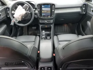 2024 Volvo XC40 Plus Bright Theme with VIN YV4L12UE3R2290695, listed as a Copart auction lot 61178065 with 42,047 mi miles and Clean title. Bid and sale history available at DreamBid. Image 8.
