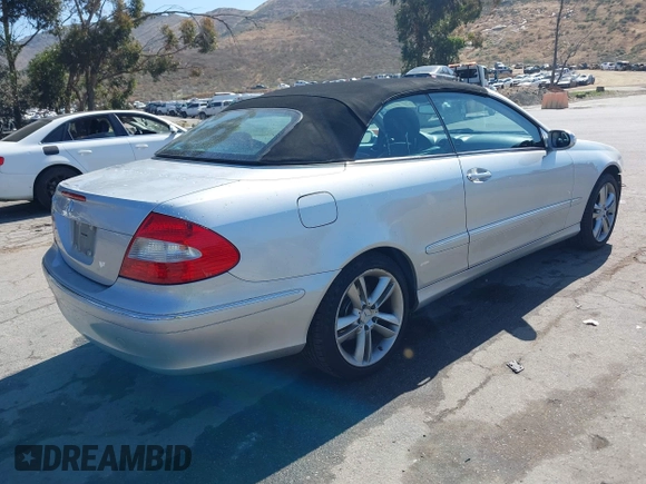 2007 Mercedes-Benz CLK 350 with VIN WDBTK56F27F228877, listed as a IAAI auction lot 42256623 with 158,017 mi miles and . Bid and sale history available at DreamBid. Image 4.
