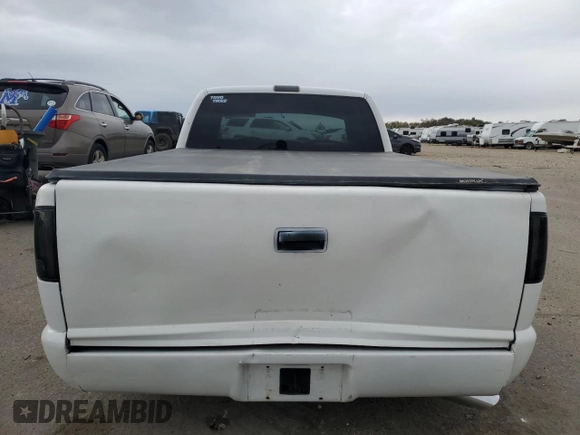 2000 GMC Sonoma SLS z VIN 1GTCS19W8Y8176036, wystawiony jako Copart lot #78777564 z przebiegiem 159 084 mil mil oraz Szkody całkowita. Historia ofert i sprzedaży dostępna na DreamBid. Obrazek 10.