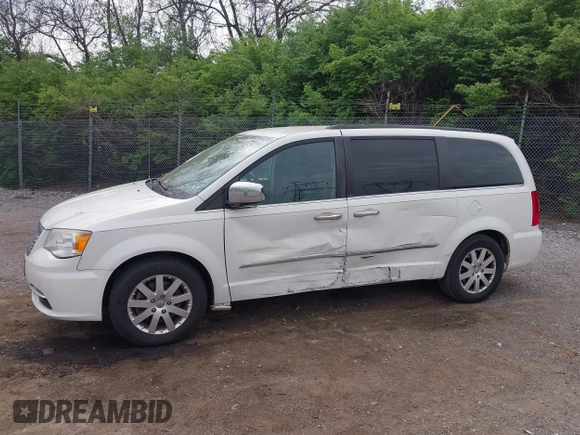 2013 Chrysler Town & Country Touring with VIN 2C4RC1BG2DR632444, listed as a IAAI auction lot 41989048 with 99,668 mi miles. Bid and sale history available at carsss.com. Image 6.