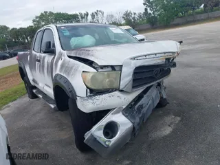 2008 Toyota Tundra 2WD Truck with VIN 5TFRU54158X010571, listed as a IAAI auction lot 41282112 with 204,256 mi miles. Bid and sale history available at carsss.com. Image 1.
