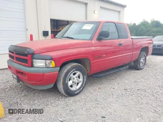 1998 Dodge 1500 z VIN 3B7HC13Y5WG166701, wystawiony jako IAAI lot #42059031 z przebiegiem 218 840 mil mil oraz . Historia ofert i sprzedaży dostępna na DreamBid. Obrazek 2.