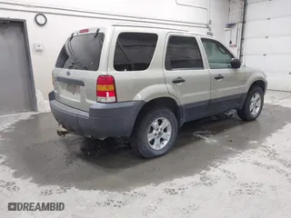 2005 Ford Escape XLT with VIN 1FMYU93135KA70647, listed as a IAAI auction lot 41740901 with 219,117 mi miles. Bid and sale history available at carsss.com. Image 4.