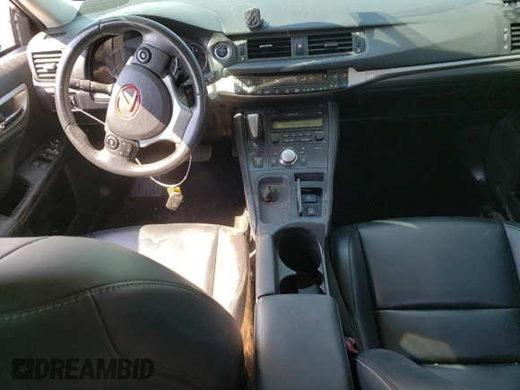 2014 Lexus CT 200h z VIN JTHKD5BH9E2186144, wystawiony jako Copart lot #75470904 z przebiegiem 125 062 mil mil oraz Szkody całkowita. Historia ofert i sprzedaży dostępna na DreamBid. Obrazek 8.