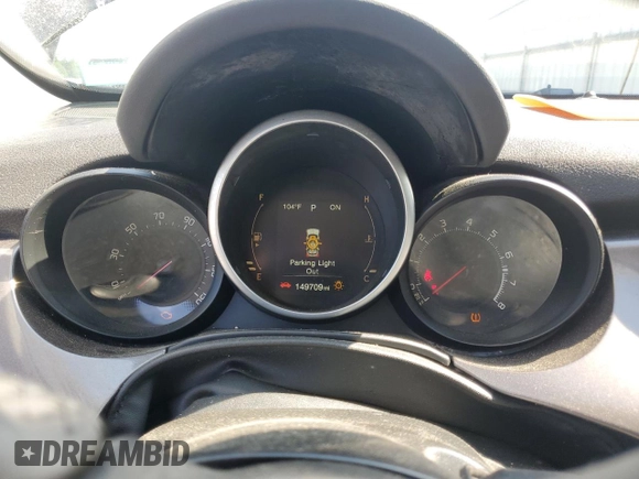 2016 FIAT 500X Lounge z VIN ZFBCFYDTXGP383559, wystawiony jako Copart lot #61990675 z przebiegiem 149 709 mil mil oraz Czysty tytuł • Clean title. Historia ofert i sprzedaży dostępna na DreamBid. Obrazek 9.