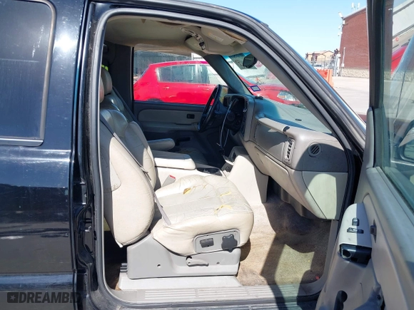 2002 Chevrolet Tahoe LT with VIN 1GNEC13Z32R299695, listed as a IAAI auction lot 41721527 with 230,544 mi miles. Bid and sale history available at carsss.com. Image 5.