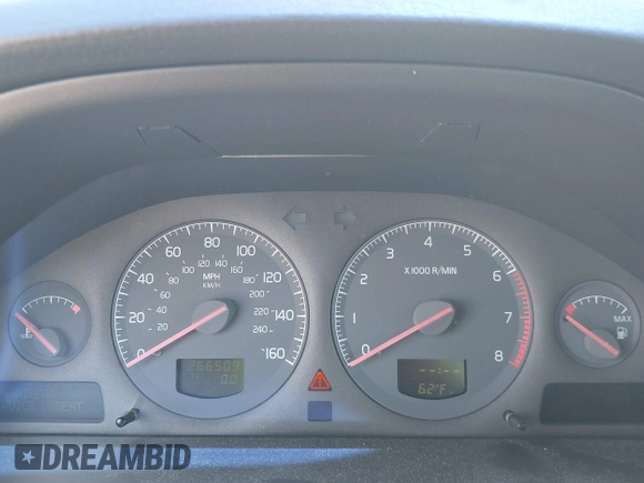 2000 Volvo S80 with VIN YV1TS94D1Y1107745, listed as a IAAI auction lot 42105726 with 266,509 mi miles. Bid and sale history available at carsss.com. Image 7.