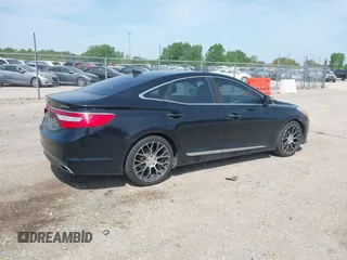 2015 Hyundai Azera Limited with VIN KMHFH4JGXFA467625, listed as a IAAI auction lot 42222067 with 242,309 mi miles and . Bid and sale history available at carsss.com. Image 4.