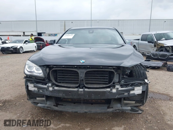 2014 BMW 7 Series ALPINA B7 z VIN WBAYE8C57ED134799, wystawiony jako IAAI lot #41891633 z przebiegiem 96 411 mil mil oraz . Historia ofert i sprzedaży dostępna na DreamBid. Obrazek 13.