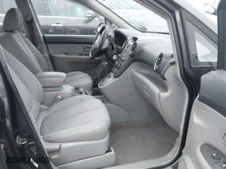 2007 Kia Rondo LX with VIN KNAFG525677081273, listed as a IAAI auction lot 42021437 with 191,413 mi miles. Bid and sale history available at carsss.com. Image 5.