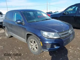 2014 Volkswagen Tiguan SE z VIN WVGAV3AX7EW541355, wystawiony jako IAAI lot #42032798 z przebiegiem 220 940 mil mil oraz . Historia ofert i sprzedaży dostępna na DreamBid. Obrazek 1.