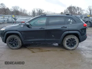 2016 Jeep Cherokee Trailhawk with VIN 1C4PJMBS6GW113069, listed as a IAAI auction lot 41757725 with 125,029 mi miles. Bid and sale history available at carsss.com. Image 15.