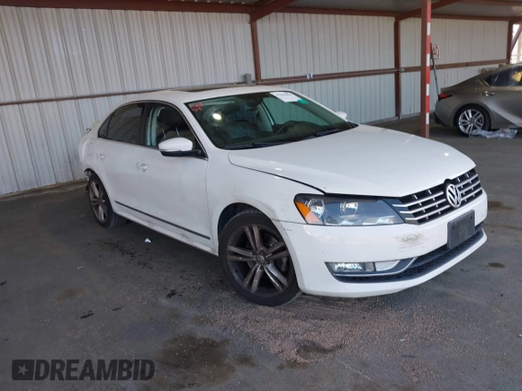 2015 Volkswagen Passat SEL Premium z VIN 1VWCV7A39FC036953, wystawiony jako IAAI lot #42181825 z przebiegiem 118 040 mil mil oraz . Historia ofert i sprzedaży dostępna na DreamBid. Obrazek 1.