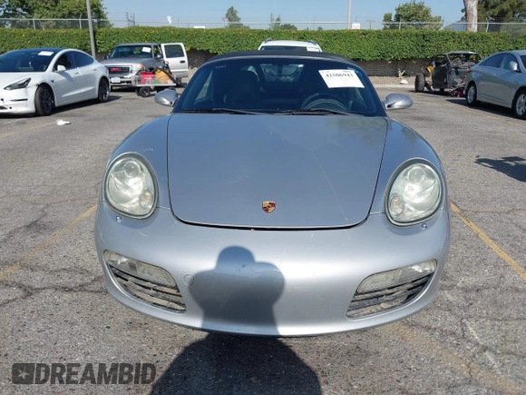 2007 Porsche Boxster z VIN WP0CA29837U710558, wystawiony jako IAAI lot #42506943 z przebiegiem 129 446 mil mil oraz . Historia ofert i sprzedaży dostępna na DreamBid. Obrazek 12.
