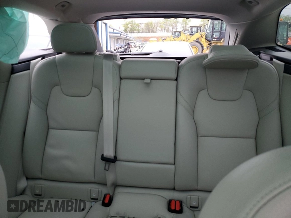 2022 Volvo XC60 Momentum z VIN YV4L12RK3N1083867, wystawiony jako Copart lot #51636235 z przebiegiem 30 390 mil mil oraz Szkody całkowita. Historia ofert i sprzedaży dostępna na DreamBid. Obrazek 10.