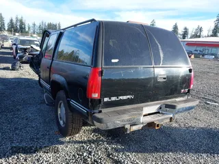 1999 GMC Suburban z VIN 3GKFK16R2XG524342, wystawiony jako IAAI lot #41682292 z przebiegiem 161 536 mil mil oraz . Historia ofert i sprzedaży dostępna na DreamBid. Obrazek 3.