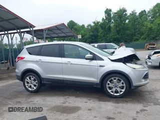 2013 Ford Escape SEL z VIN 1FMCU9H97DUA34665, wystawiony jako IAAI lot #42258567 z przebiegiem 174 227 mil mil oraz . Historia ofert i sprzedaży dostępna na DreamBid. Obrazek 13.