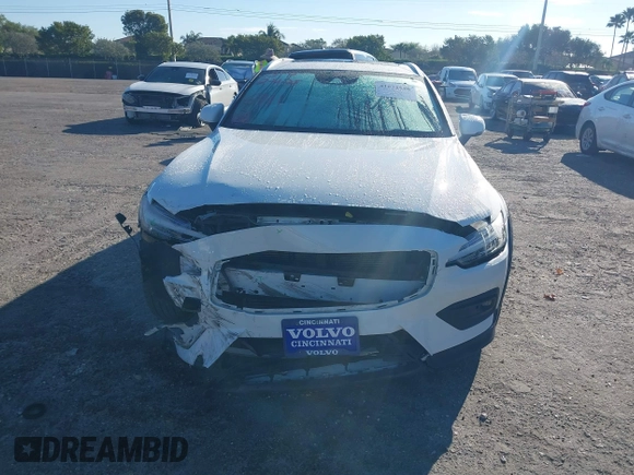 2021 Volvo V60 z VIN YV4102WK4M1076911, wystawiony jako IAAI lot #41672550 z przebiegiem 58 343 mil mil oraz . Historia ofert i sprzedaży dostępna na DreamBid. Obrazek 12.
