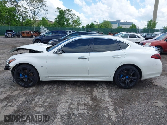 2018 Infiniti Q70 Luxe with VIN JN1BY1AR4JM220503, listed as a IAAI auction lot 42208973 with 70,720 mi miles and . Bid and sale history available at DreamBid. Image 15.