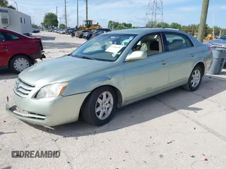 2007 Toyota Avalon XL z VIN 4T1BK36B67U186025, wystawiony jako IAAI lot #41904650 z przebiegiem 127 081 mil mil oraz . Historia ofert i sprzedaży dostępna na DreamBid. Obrazek 2.