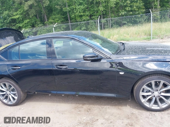 2024 Cadillac CT5 Sport z VIN 1G6DP5RK3R0127081, wystawiony jako IAAI lot #42319697 z przebiegiem 4 093 mil mil oraz . Historia ofert i sprzedaży dostępna na DreamBid. Obrazek 14.