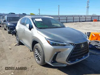 2023 Lexus NX 350 Premium z VIN 2T2GGCEZ4PC020394, wystawiony jako IAAI lot #41846046 z przebiegiem 28 305 mil mil oraz . Historia ofert i sprzedaży dostępna na DreamBid. Obrazek 1.