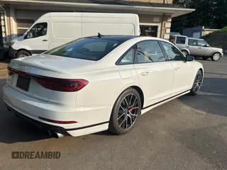 2020 Audi S8 z VIN WAU8SAF82LN011960, wystawiony jako Copart lot #59629095 z przebiegiem 58 167 mil mil oraz Tytuł czysty. Historia ofert i sprzedaży dostępna na DreamBid. Obrazek 4.