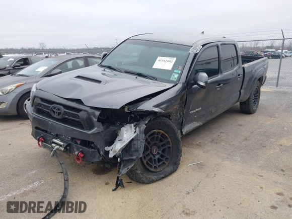 2014 Toyota Tacoma z VIN 3TMMU4FN9EM066292, wystawiony jako IAAI lot #41542492 z przebiegiem 122 308 mil mil oraz . Historia ofert i sprzedaży dostępna na DreamBid. Obrazek 16.