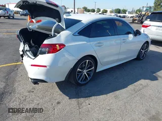 2024 Honda Civic Touring z VIN 2HGFE1F93RH303145, wystawiony jako IAAI lot #41975369 z przebiegiem 32 644 mil mil oraz . Historia ofert i sprzedaży dostępna na DreamBid. Obrazek 4.