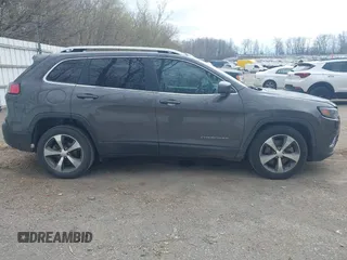 2020 Jeep Cherokee Limited z VIN 1C4PJLDB9LD529985, wystawiony jako IAAI lot #42074723 z przebiegiem 93 765 mil mil oraz . Historia ofert i sprzedaży dostępna na DreamBid. Obrazek 13.