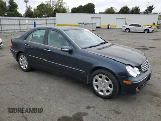 2005 Mercedes-Benz C 240 z VIN WDBRF61J75A775542, wystawiony jako Copart lot #52990205 z przebiegiem 79 815 mil mil oraz Szkoda całkowita • Salvage title. Historia ofert i sprzedaży dostępna na DreamBid. Obrazek 4.