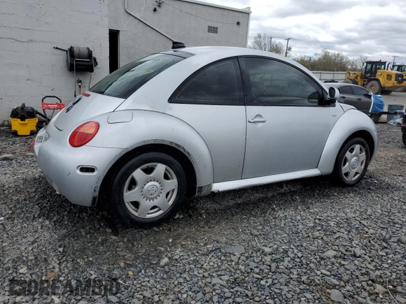 2000 Volkswagen Beetle GLX with VIN 3VWDD21C0YM482825, listed as a Copart auction lot 53031135 with 153,167 mi miles and Salvage Title. Bid and sale history available at DreamBid. Image 3.