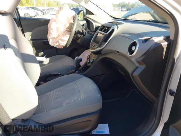 2020 Chevrolet Sonic LT z VIN 1G1JG6SB6L4120442, wystawiony jako IAAI lot #41485829 z przebiegiem 52 073 mil mil oraz . Historia ofert i sprzedaży dostępna na DreamBid. Obrazek 5.