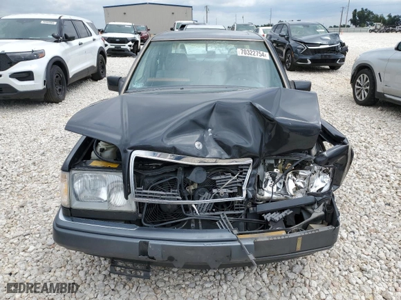 1994 Mercedes-Benz E Class with VIN WDBEA32EXRC074761, listed as a Copart auction lot 70322754 with 0 mi miles and Salvage Title. Bid and sale history available at carsss.com. Image 5.