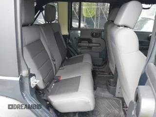 2008 Jeep Wrangler Unlimited X с VIN 1J4GA39178L588637, выставлен на аукционе IAAI как лот 42493509 с пробегом 85 601 миль миль и . История ставок и продаж доступна на DreamBid. Изображение 8.