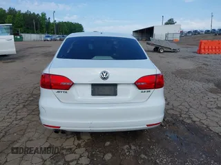 2011 Volkswagen Jetta SE with VIN 3VWDX7AJ5BM321946, listed as a IAAI auction lot 42178181 with 149,945 mi miles and . Bid and sale history available at DreamBid. Image 17.