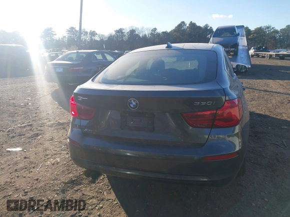 2018 BMW 3 Series 330i xDrive with VIN WBA8Z9C52JG828478, listed as a IAAI auction lot 41326732 with 86,463 mi miles. Bid and sale history available at carsss.com. Image 16.