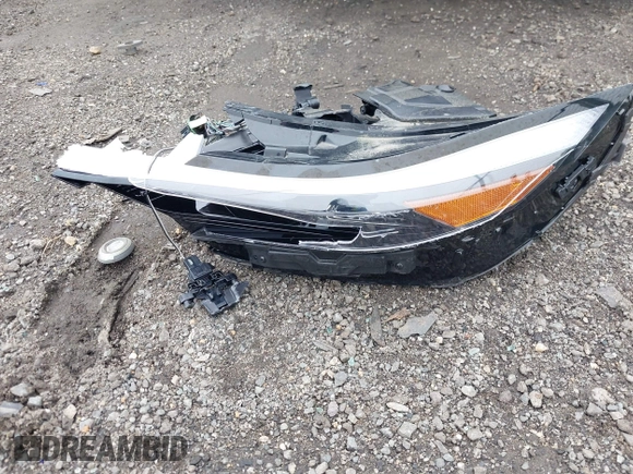 2024 Hyundai Elantra SEL z VIN KMHLM4DG2RU749447, wystawiony jako IAAI lot #42603791 z przebiegiem 9 904 mil mil oraz . Historia ofert i sprzedaży dostępna na DreamBid. Obrazek 12.