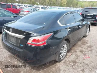 2014 Nissan Altima S with VIN 1N4AL3AP7EN366594, listed as a IAAI auction lot 41940506 with 211,235 mi miles and . Bid and sale history available at carsss.com. Image 4.