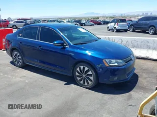 2013 Volkswagen Jetta Hybrid SE with VIN 3VW637AJ2DM214389, listed as a IAAI auction lot 42682474 with 136,544 mi miles and . Bid and sale history available at DreamBid. Image 1.