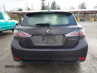 2013 Lexus CT 200h z VIN JTHKD5BH6D2134372, wystawiony jako IAAI lot #41882762 z przebiegiem 182 919 mil mil oraz . Historia ofert i sprzedaży dostępna na DreamBid. Obrazek 16.