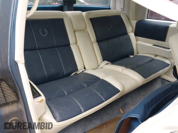 1988 Cadillac DeVille z VIN 1G6CD1158J4265540, wystawiony jako IAAI lot #42512965 z przebiegiem 50 895 mil mil oraz . Historia ofert i sprzedaży dostępna na DreamBid. Obrazek 8.